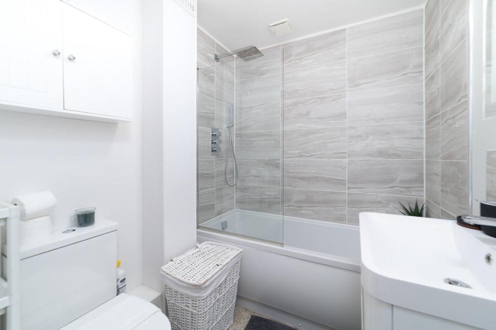 Appartamento Elegant In Steps Away From River Thames *