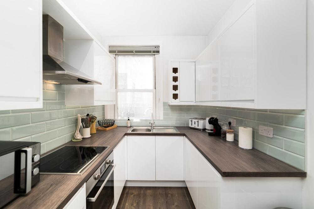 Elegant In Steps Away From River Thames * Londra