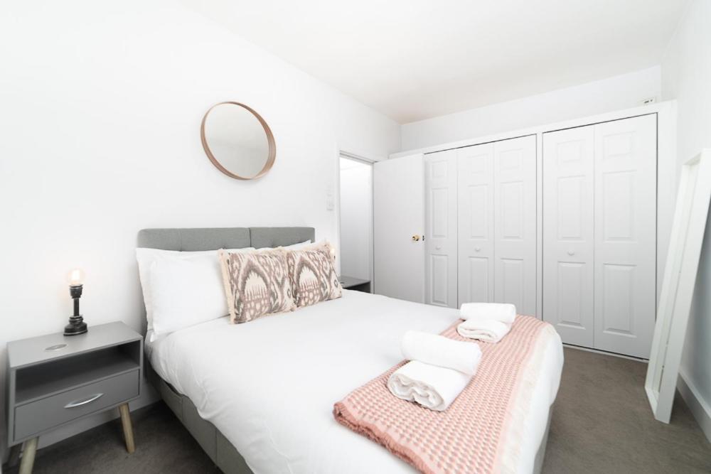 Elegant In Steps Away From River Thames Appartamento