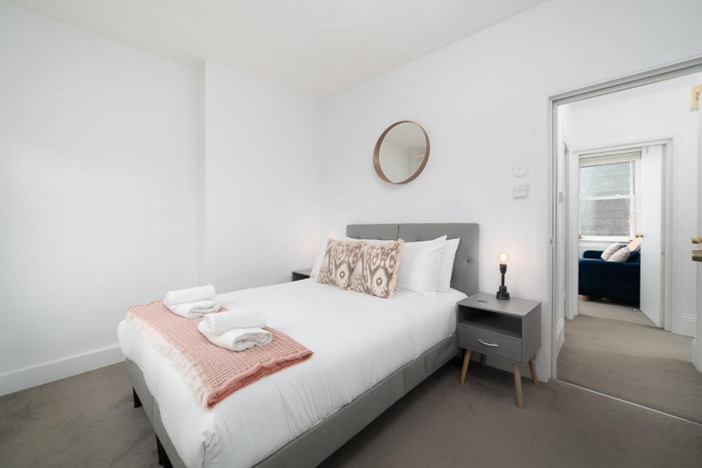 Elegant In Steps Away From River Thames Appartamento *