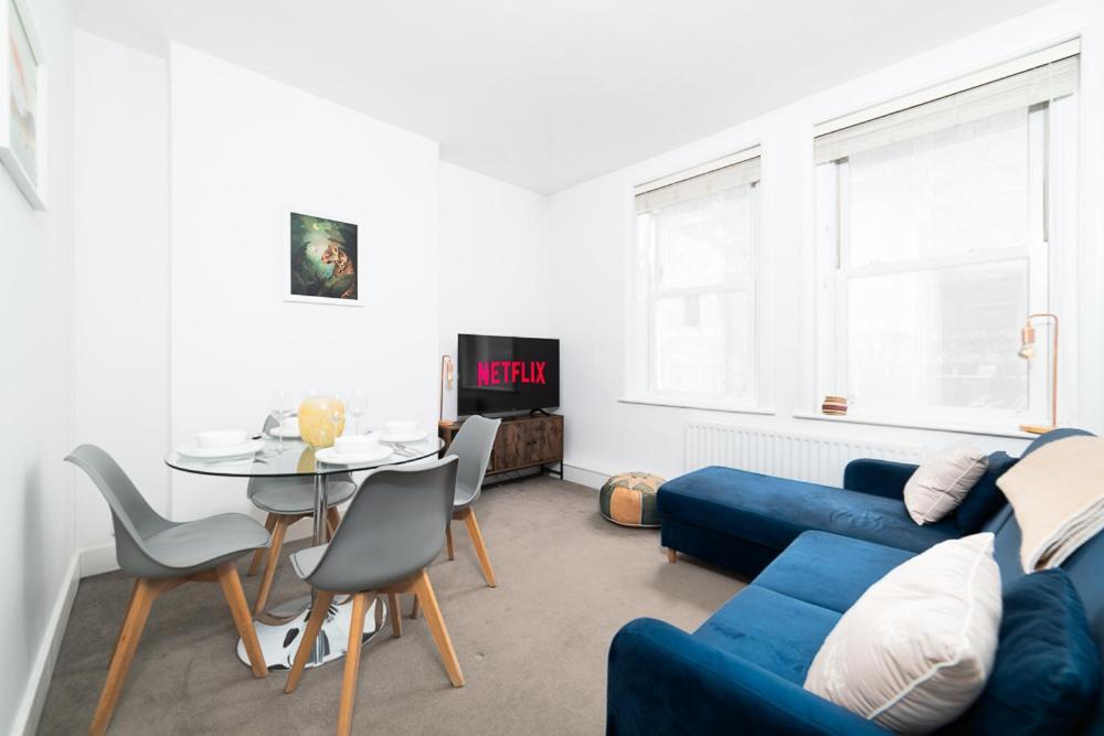 Elegant In Steps Away From River Thames Appartamento